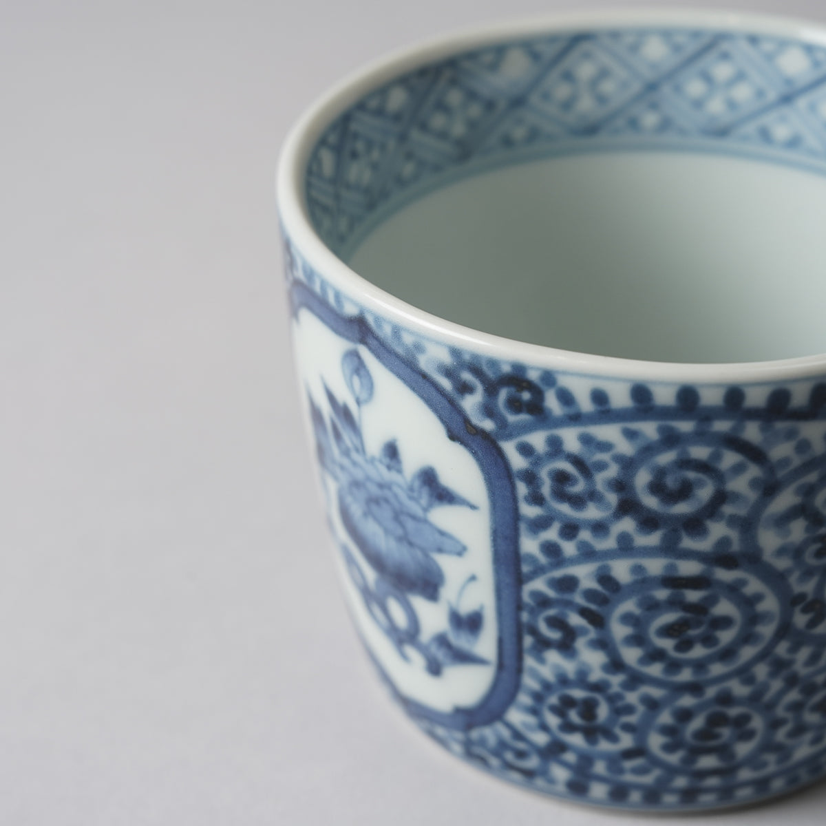 有田焼 染付 蛸唐草草花紋 そば猪口(大) 220ml Riso Studio1156
