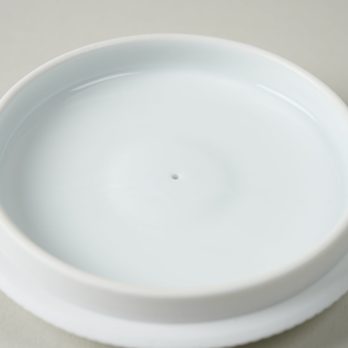 有田焼 白磁マット鎬 平急須 / 台皿付仙茶碗 (230ml / 70ml) 有田焼 李荘窯 Studio1156