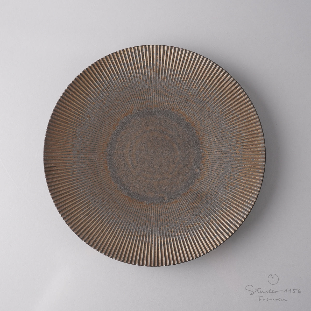 有田焼 金結晶 鎬丸皿 プレート 24cm [強化磁器] Riso Studio1156
