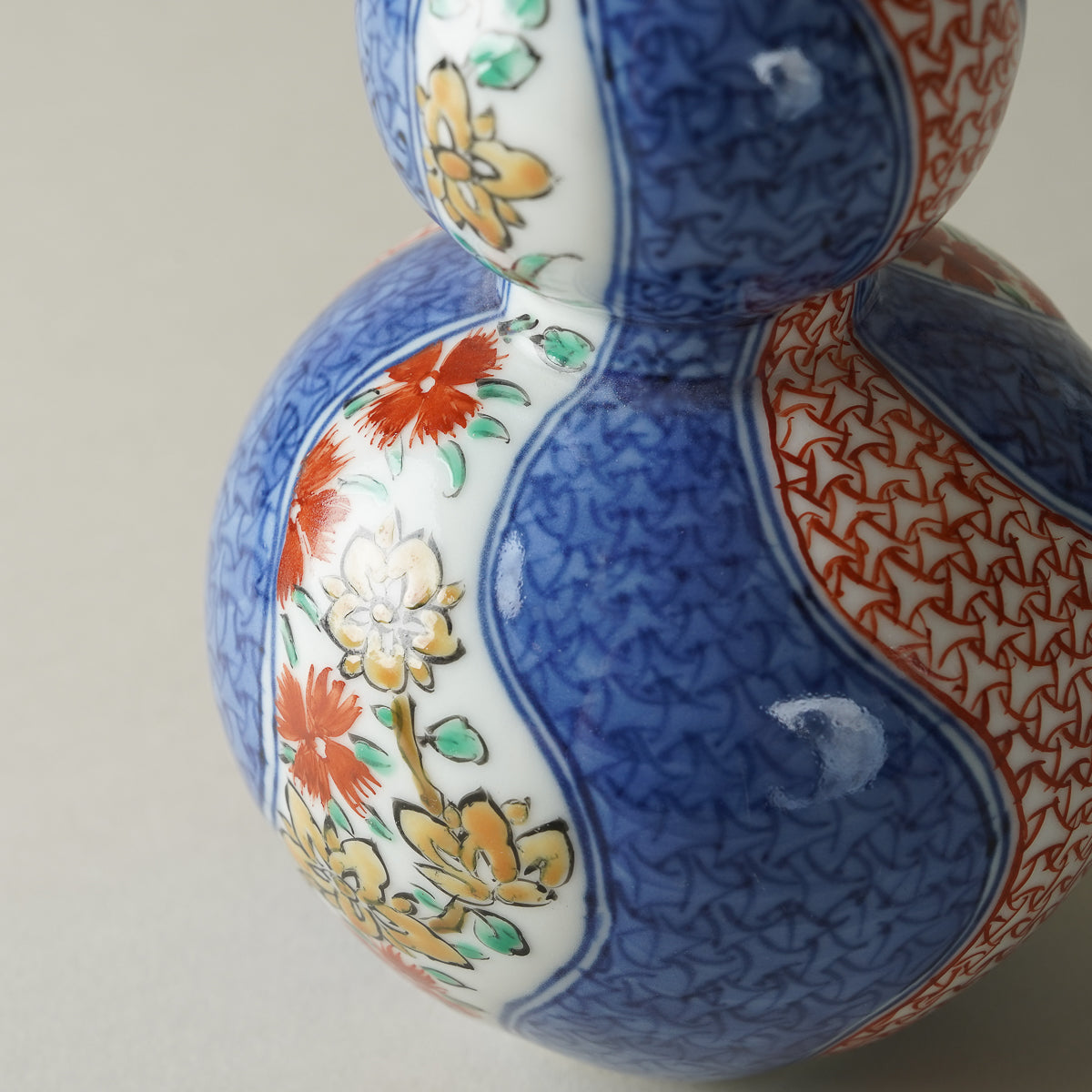 有田焼 染錦捻り地紋 瓢型徳利 310ml [数量限定] Riso Studio1156
