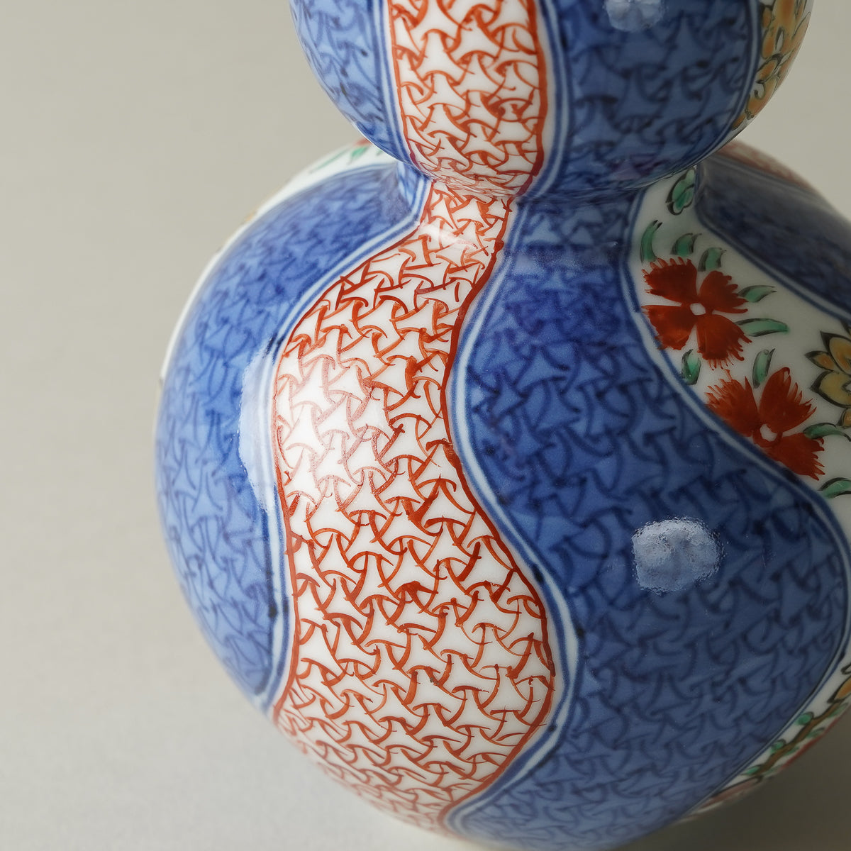 有田焼 染錦捻り地紋 瓢型徳利 310ml [数量限定] Riso Studio1156