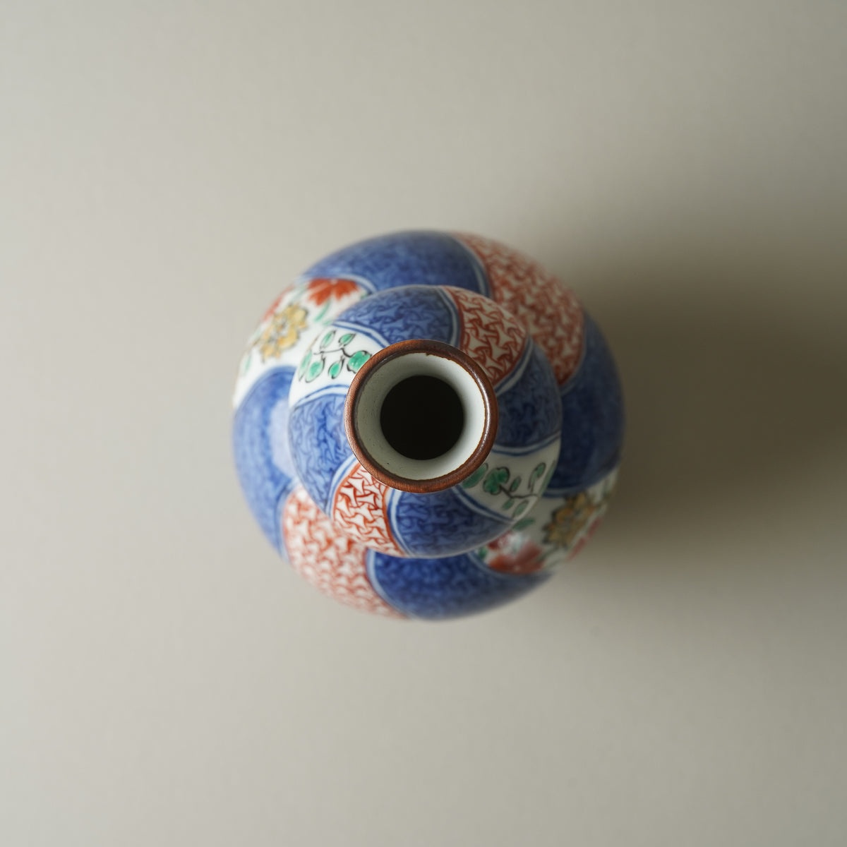 有田焼 染錦捻り地紋 瓢型徳利 310ml [数量限定] Riso Studio1156