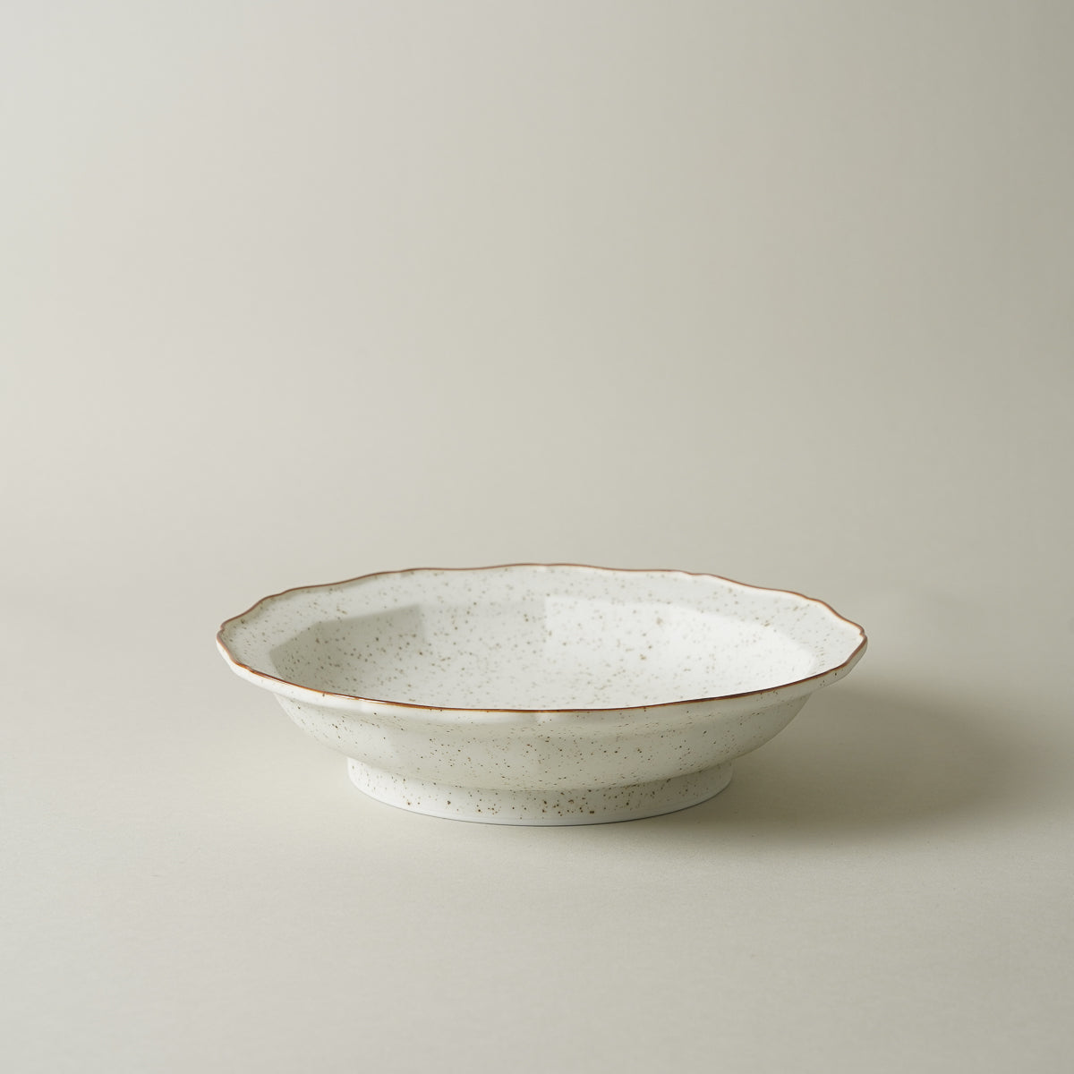有田焼 渕錆白斑紋 輪花高台向付 18 cm 有田焼 李荘窯 Studio1156