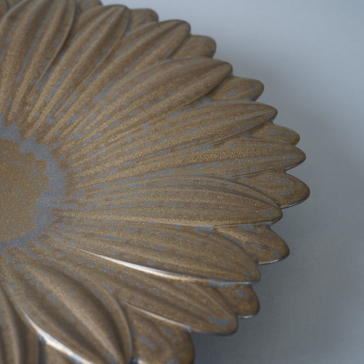 有田焼 金結晶 ガーベラプレート 27cm Riso Studio1156