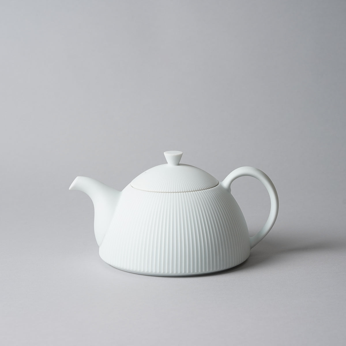 有田焼 白磁ブラスト 鎬ティーポット 500ml Riso Studio1156