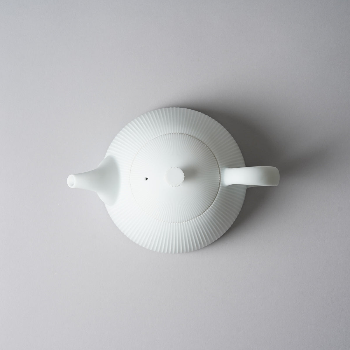 有田焼 白磁ブラスト 鎬ティーポット 500ml Riso Studio1156