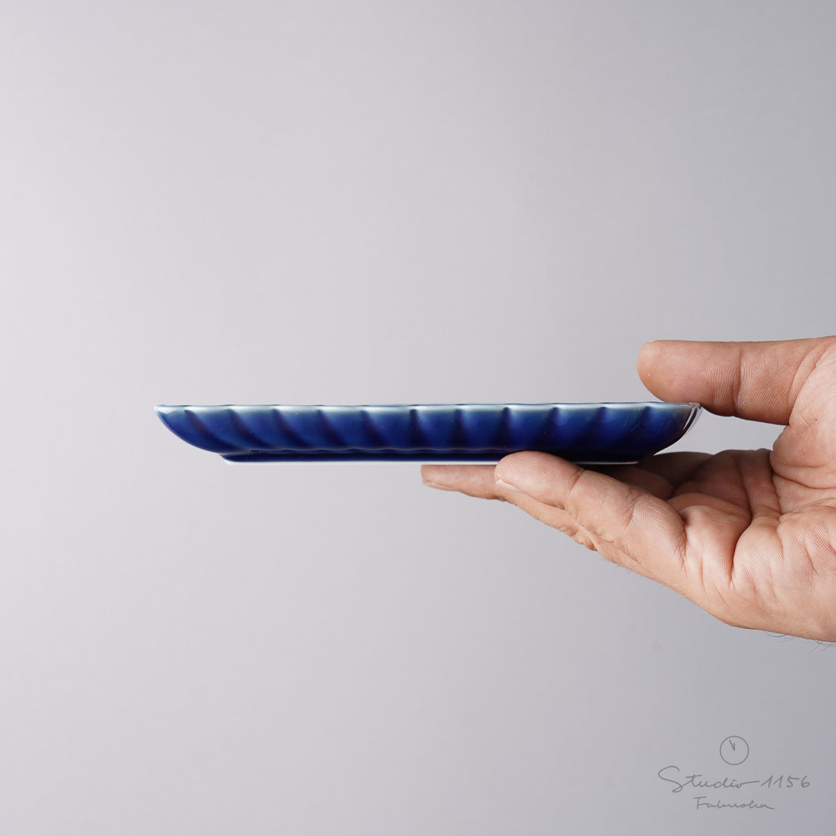 伊万里焼 菊彫り長角皿 16cm Sehyo Studio1156