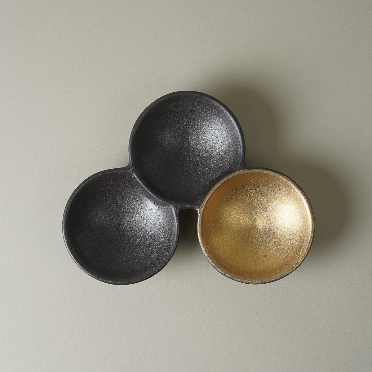 有田焼 三品皿 仕切り皿 17.5cm [2 Colors] 黒々金 Touetsu Studio1156