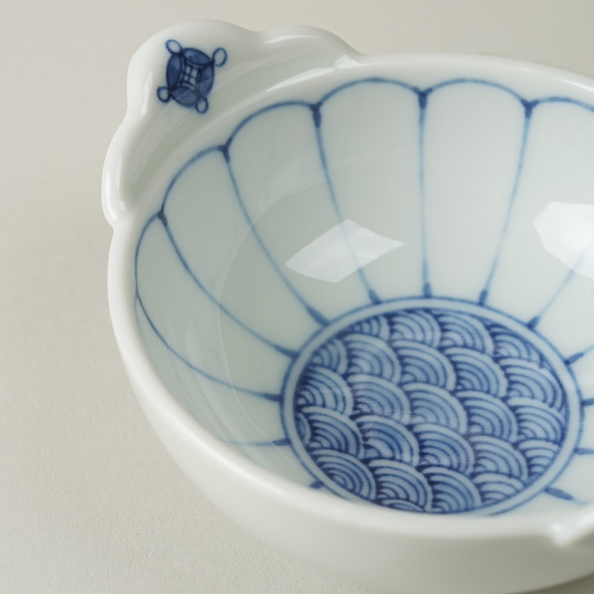 波佐見焼 染付 菊割青海波 手付小付 小鉢 10cm Takayama Studio1156