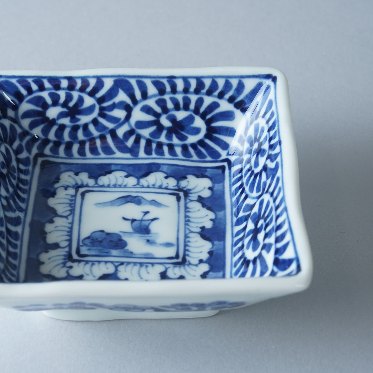 波佐見焼 山水唐草寄せ 変型角皿(小) 9.5cm Takayama Studio1156