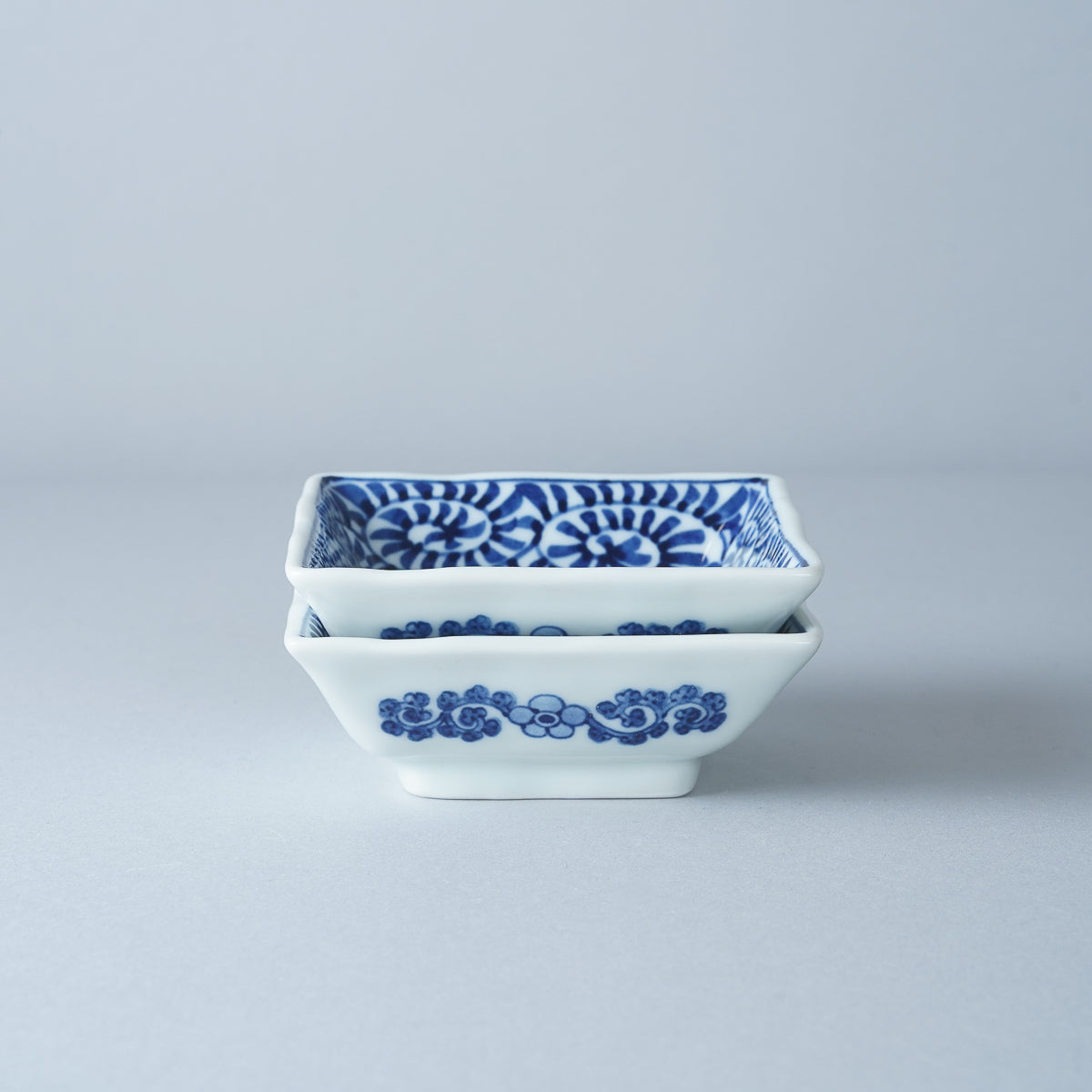 波佐見焼 山水唐草寄せ 変型角皿(小) 9.5cm Takayama Studio1156