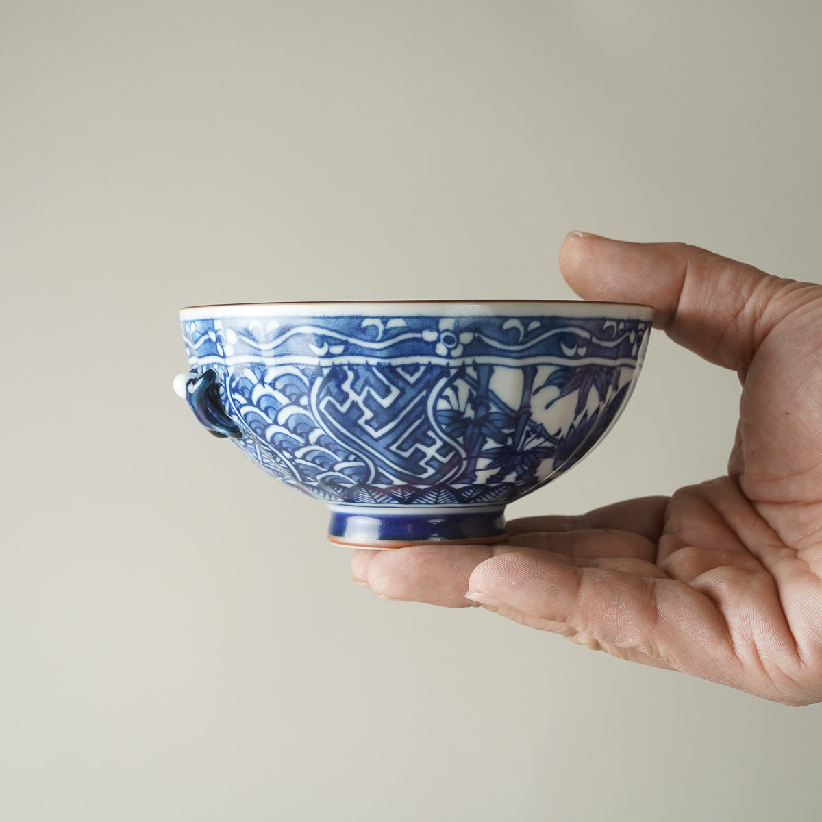 波佐見焼 染付 祥瑞鳳凰一閑人 菊彫ご飯茶碗 12cm 高山陶器 - Studio1156
