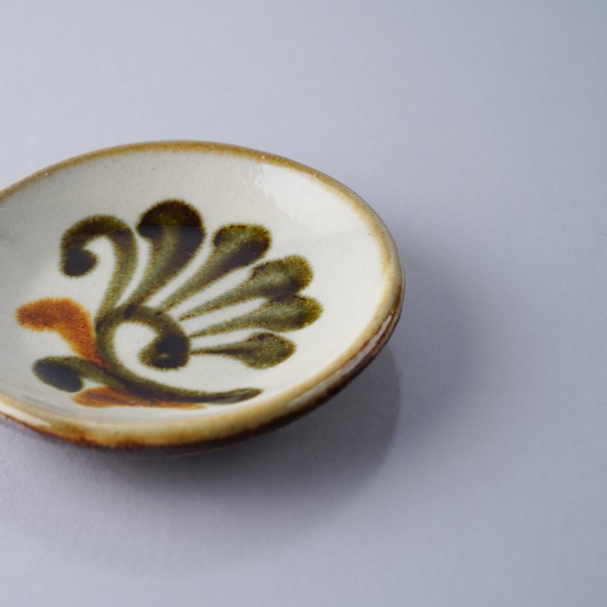 壺屋焼 やちむん 唐草 三寸皿 9.5cm Toushin Studio1156