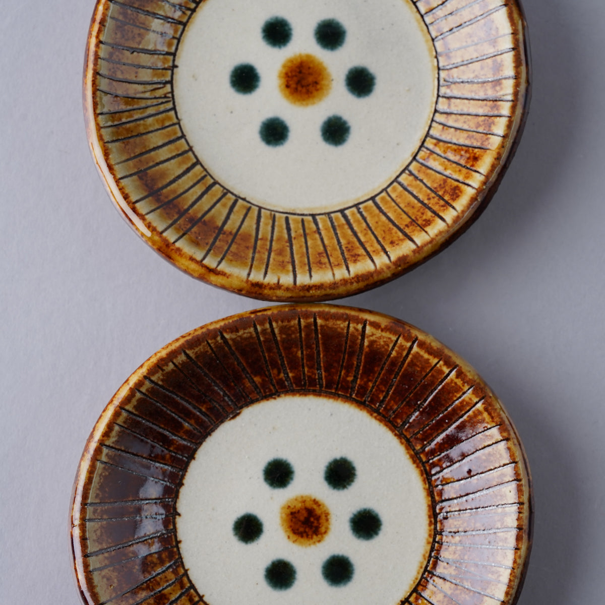 壺屋焼 やちむん 線彫り花ぐー 三寸皿 9.5cm Toushin Studio1156