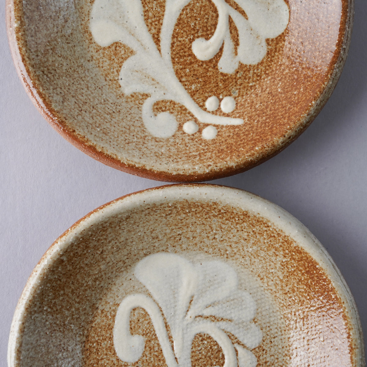 壺屋焼 やちむん 白一珍 三寸皿 9.5cm Toushin Studio1156