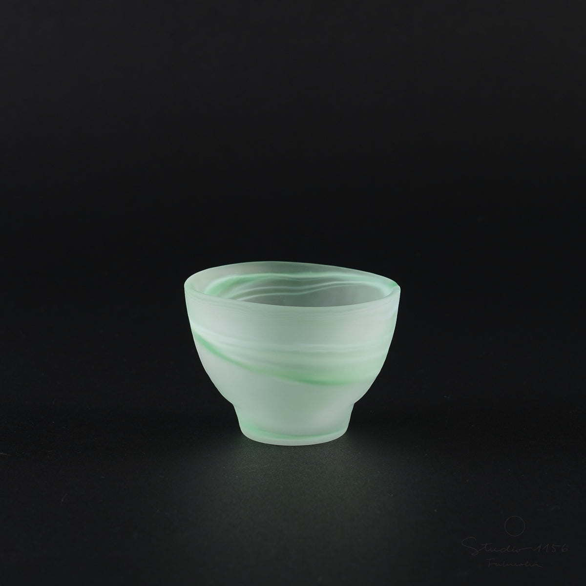 ガラス食器 霜 ぐい呑み グリーン 80ml [廃番特価品] Yoshinuma-glass Studio1156