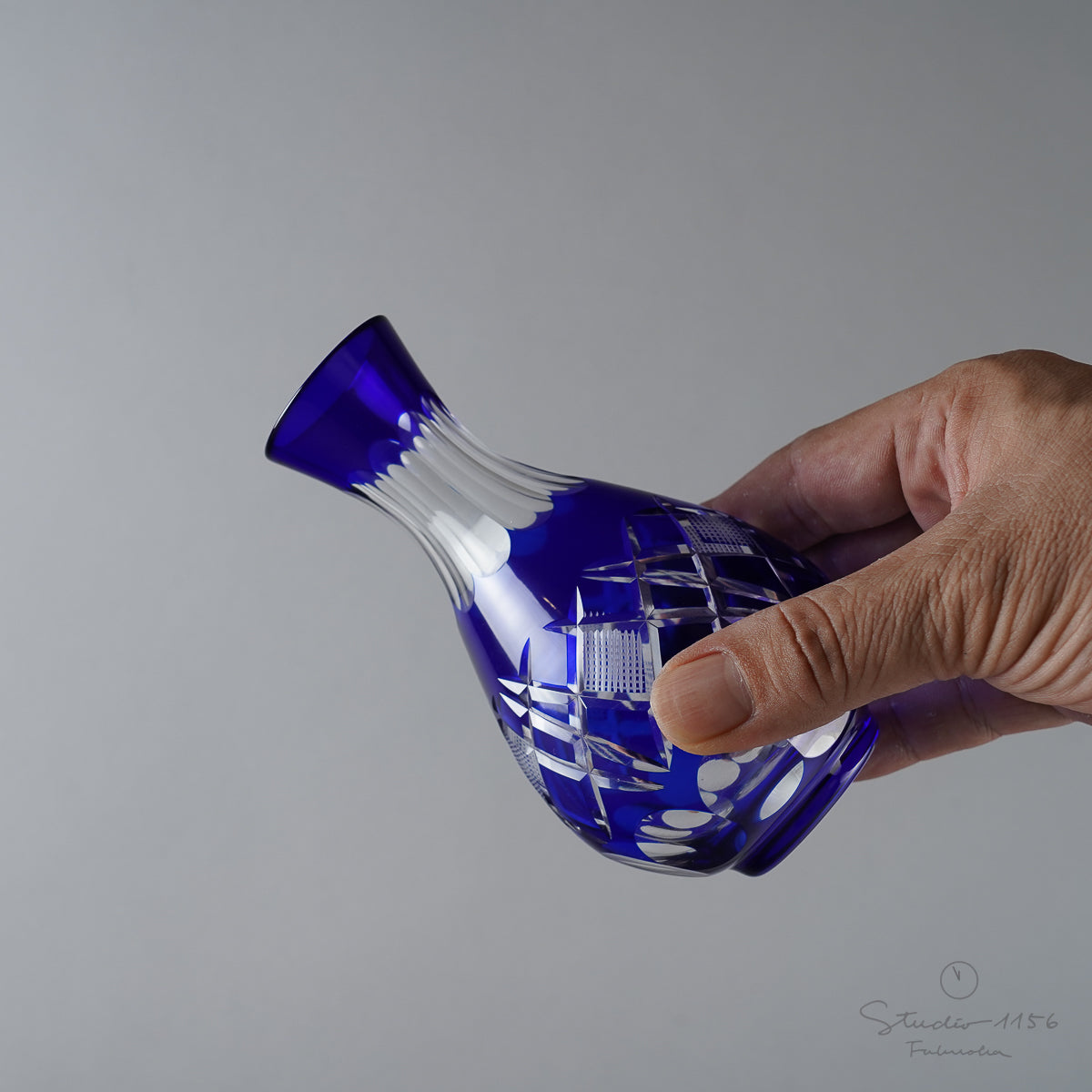 ガラス食器 切子ハンドカット 瑠璃被せ 徳利 200ml [廃番特価品] Yoshinuma-glass Studio1156