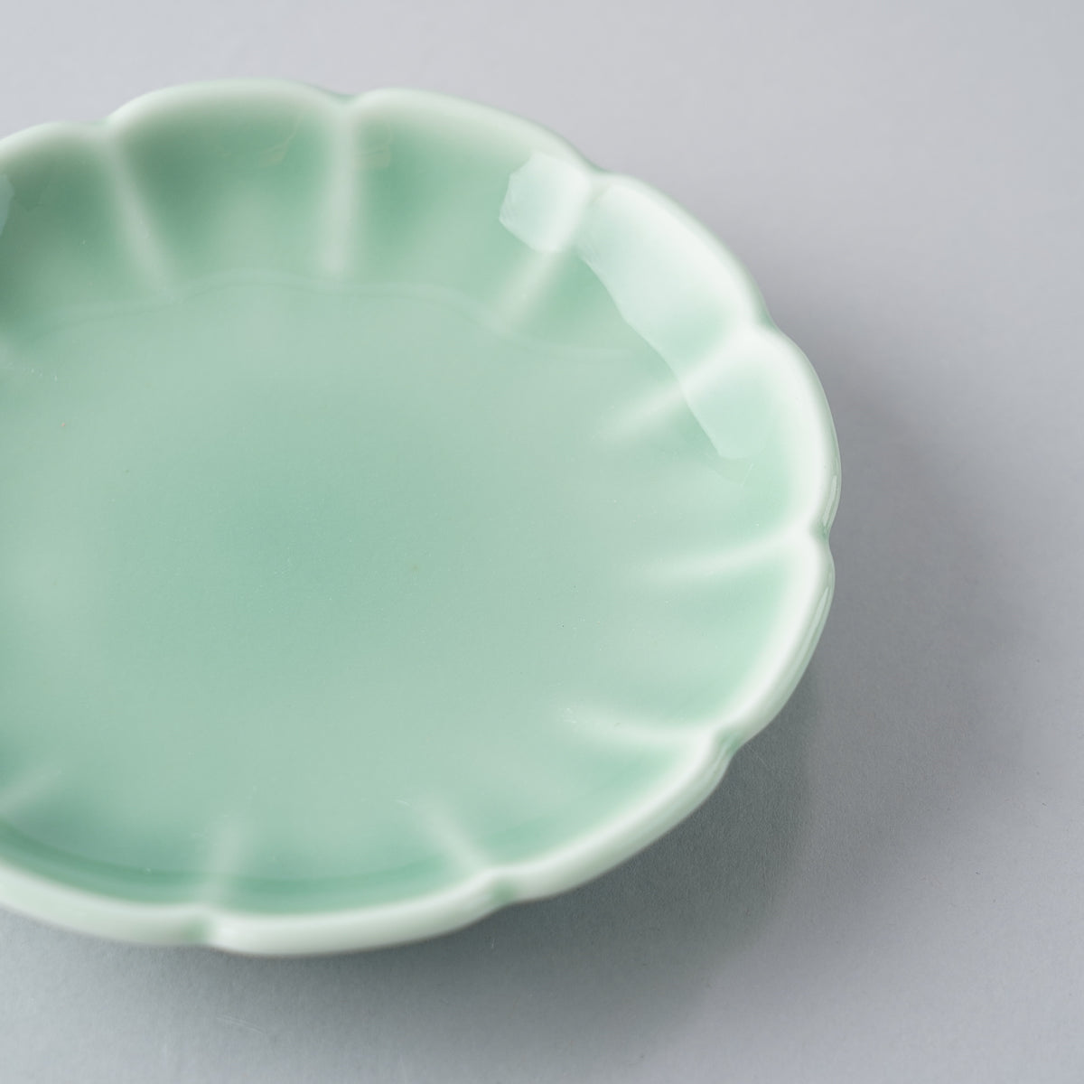 有田焼 砧青磁 花割小皿 11cm Zuiho Studio1156