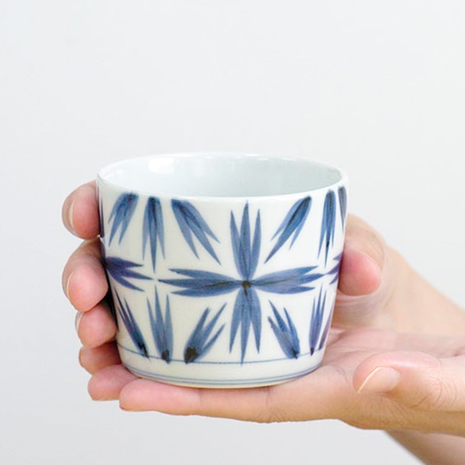 有田焼 染付丸繋ぎ紋 そば猪口(大) 220ml Riso Studio1156