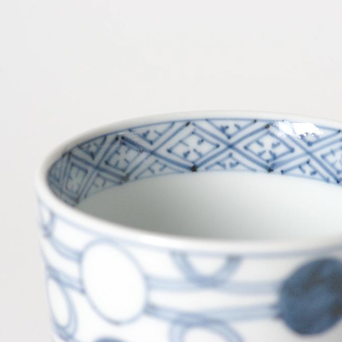有田焼 染付丸繋ぎ紋 そば猪口(大) 220ml Riso Studio1156