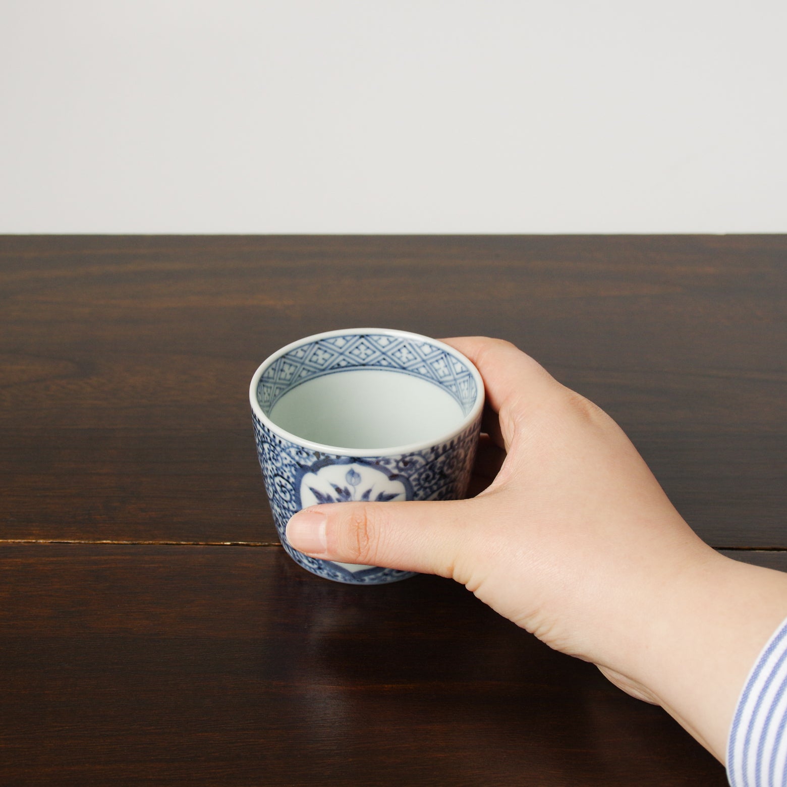有田焼 染付 蛸唐草草花文 そば猪口(大) 220ml Riso Studio1156