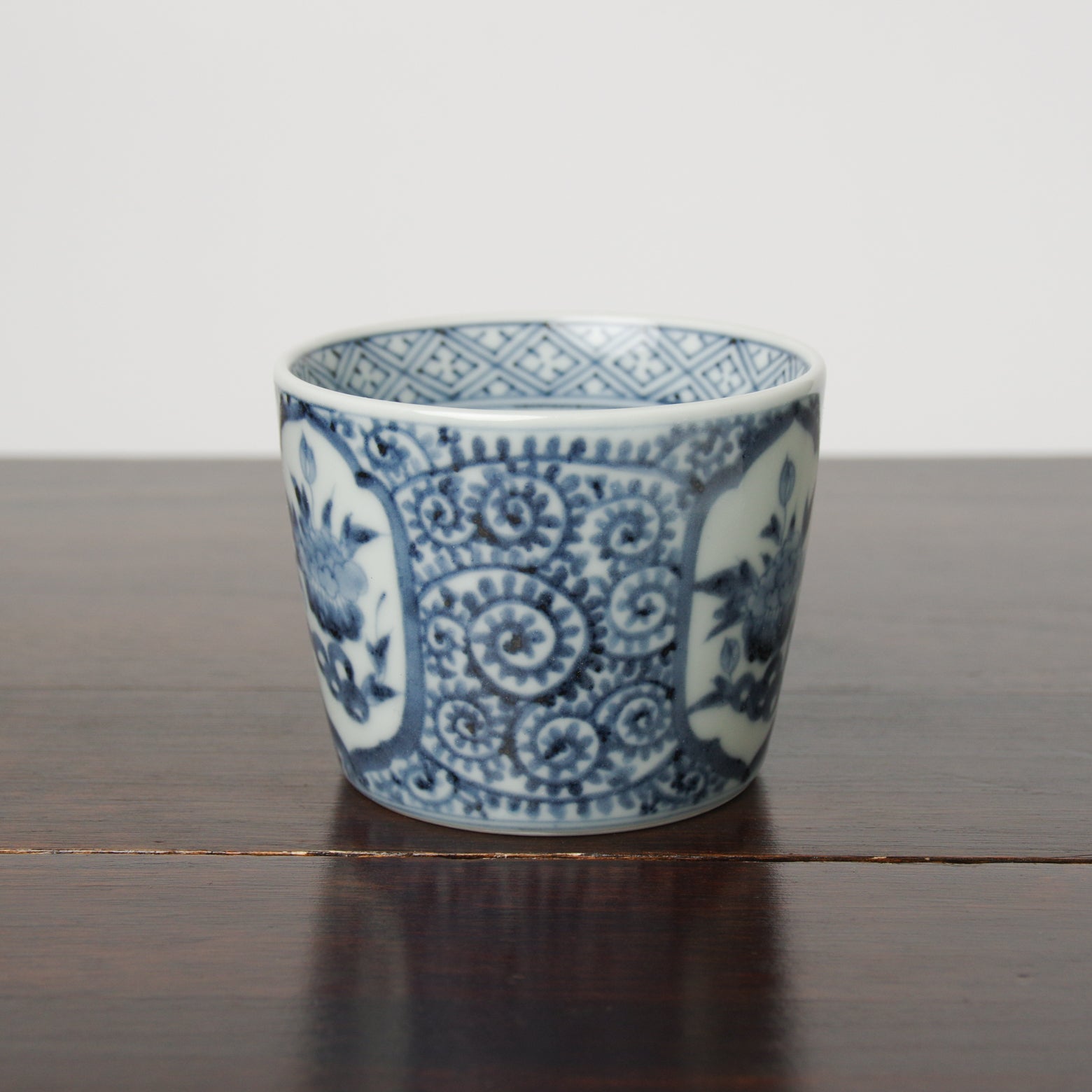 有田焼 染付 蛸唐草草花文 そば猪口(大) 220ml Riso Studio1156