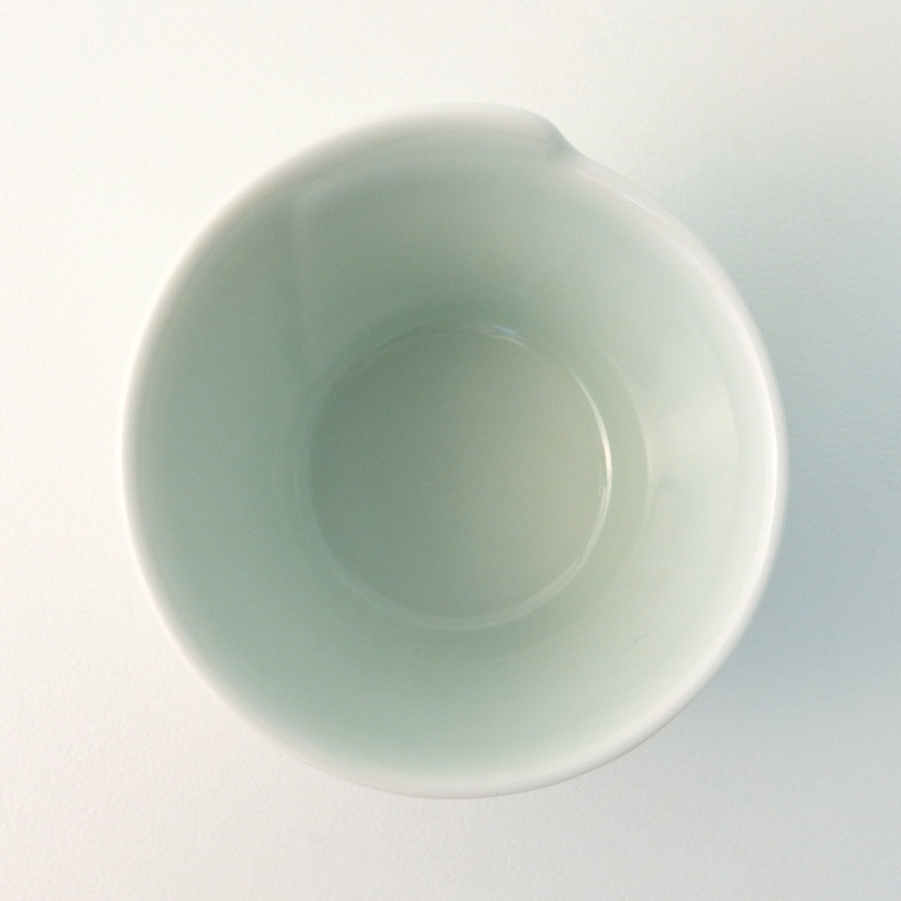 有田焼 藍白雲曲げ輪珍味入(盃) 35ml Denpei ぐい呑み・お猪口 Studio1156