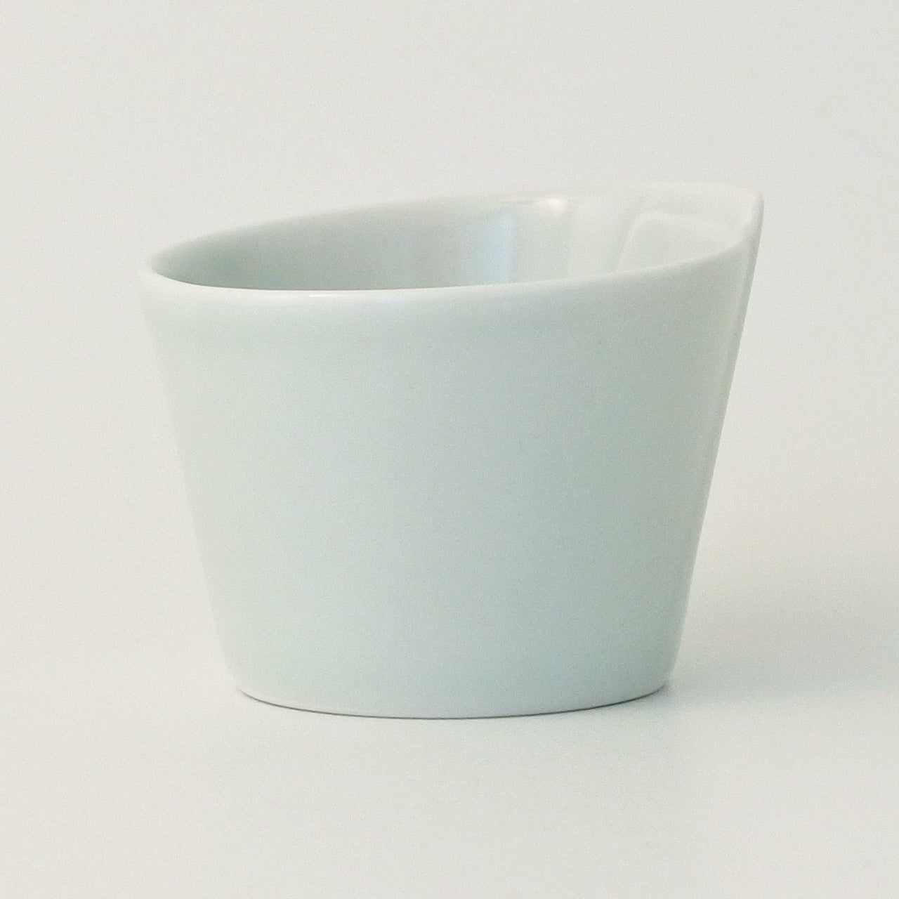 有田焼 白マット曲げ輪珍味入(盃) 35ml Denpei ぐい呑み・お猪口 Studio1156