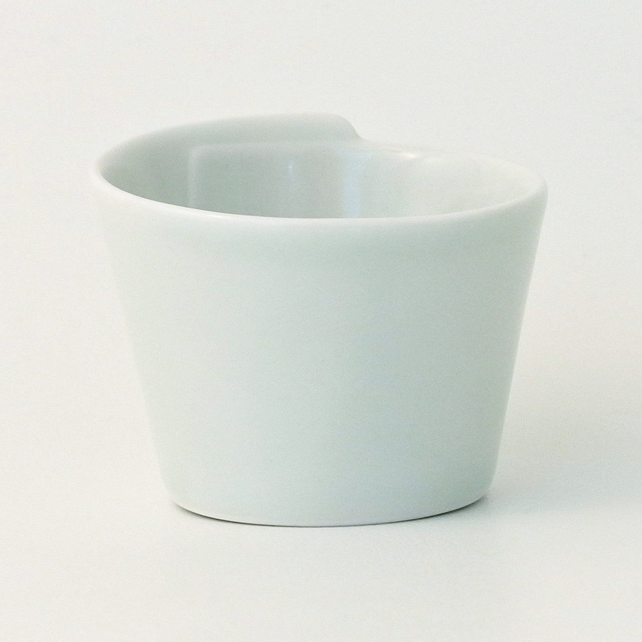 有田焼 白マット曲げ輪珍味入(盃) 35ml Denpei ぐい呑み・お猪口 Studio1156