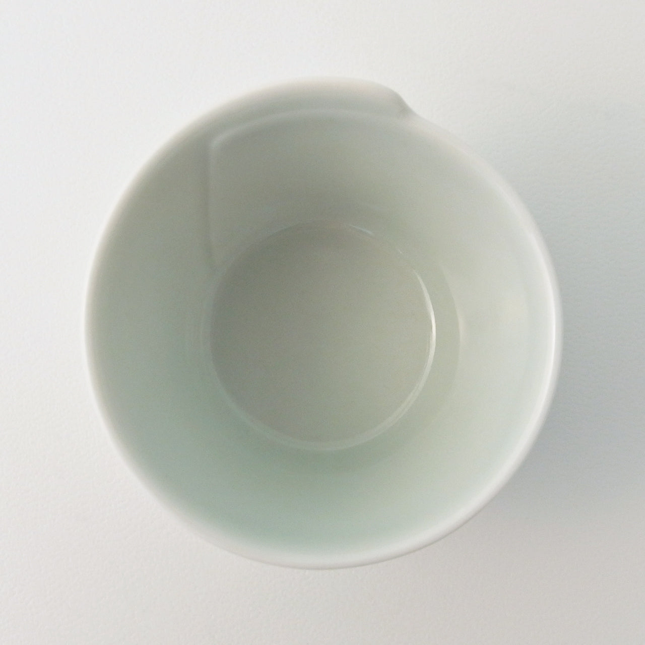 有田焼 白マット曲げ輪珍味入(盃) 35ml Denpei ぐい呑み・お猪口 Studio1156