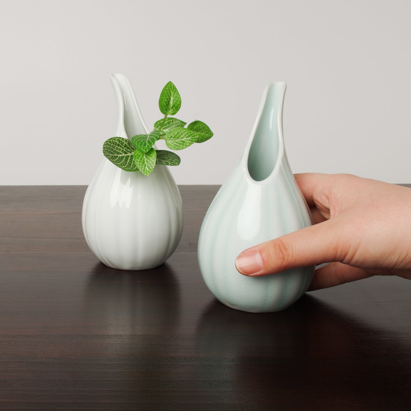 波佐見焼 青白磁 彫 一輪挿し 15cm Korin フラワーベース・花瓶 Studio1156