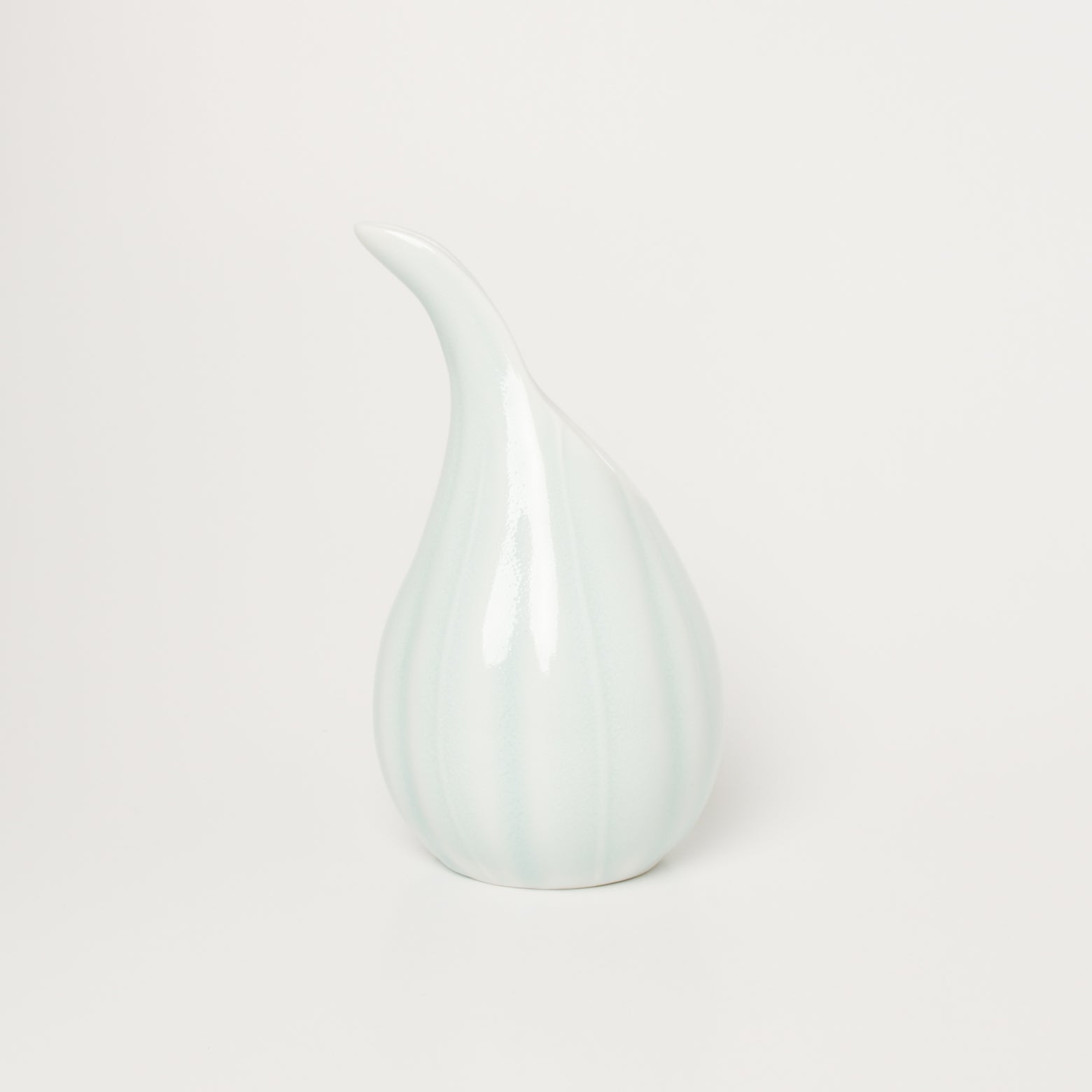波佐見焼 青白磁 彫 一輪挿し 15cm Korin フラワーベース・花瓶 Studio1156