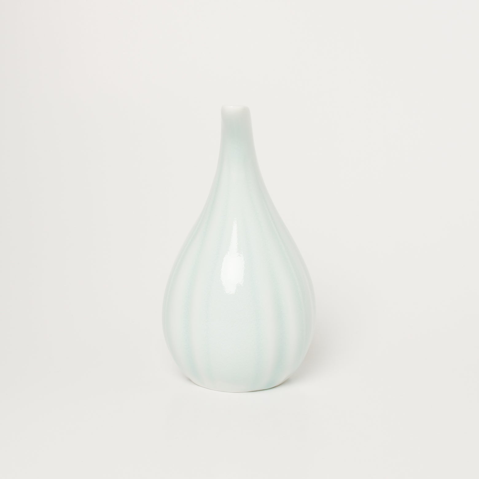 波佐見焼 青白磁 彫 一輪挿し 15cm Korin フラワーベース・花瓶 Studio1156