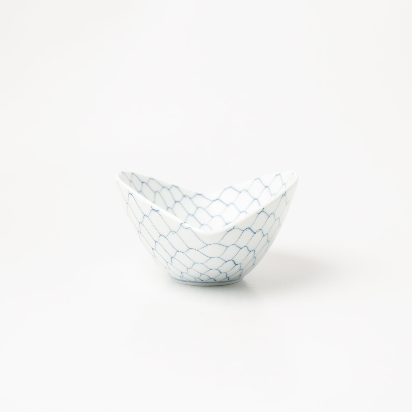 波佐見焼 染付内外網 すげ笠向付 16cm Korin Studio1156