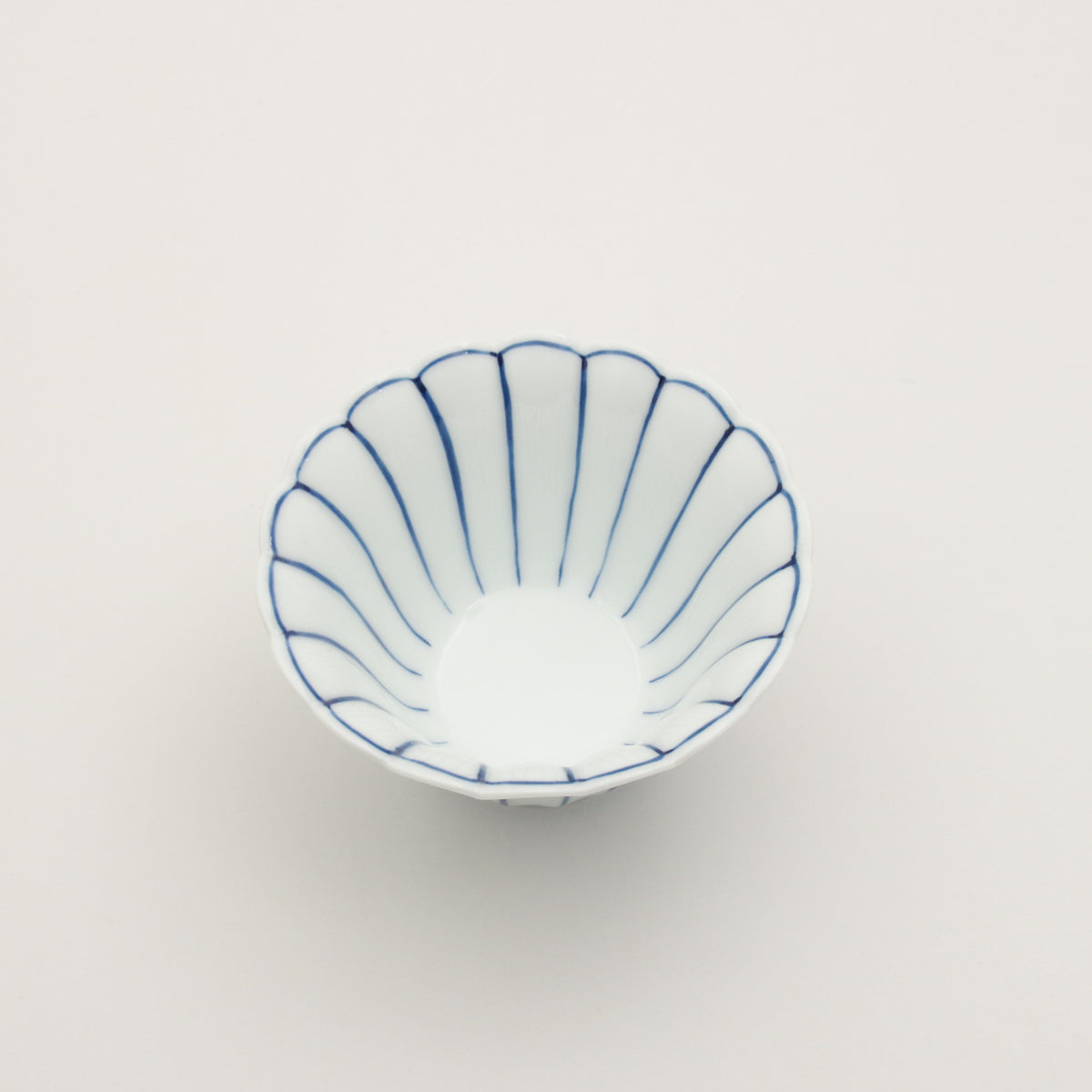有田焼 染付薄渕 菊割小鉢(大/青) 10.8cm Ojiyama Studio1156