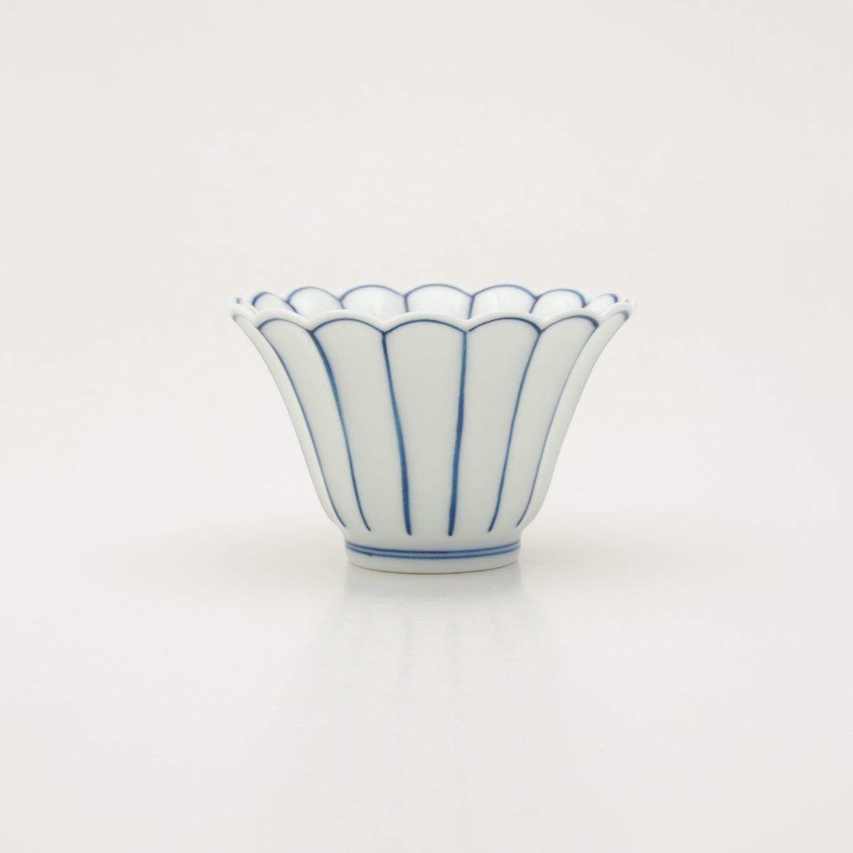 有田焼 染付 薄渕 菊割小鉢(小/青) 8.5cm Ojiyama Studio1156