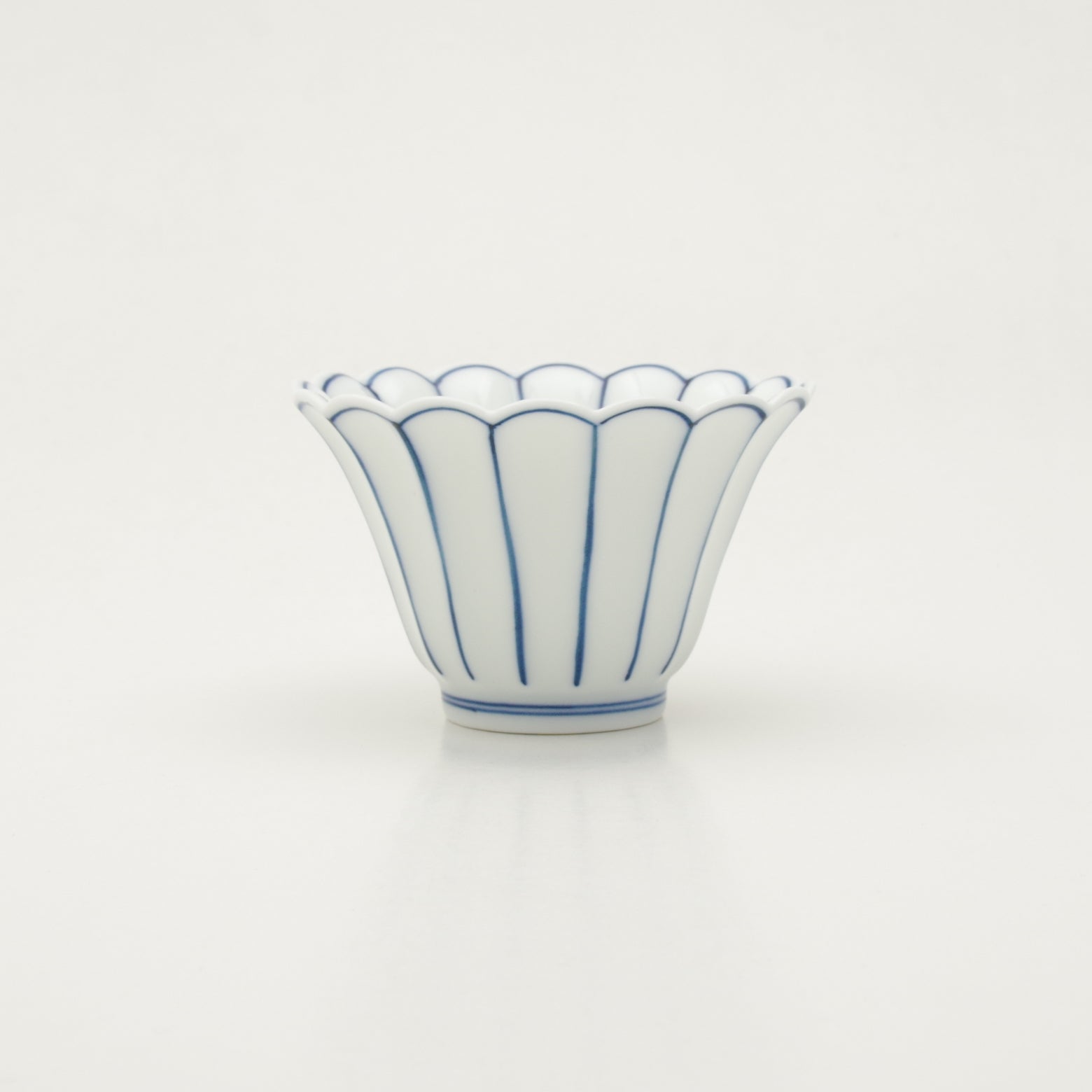 有田焼 染付 薄渕 菊割小鉢(小/青) 8.5cm Ojiyama Studio1156