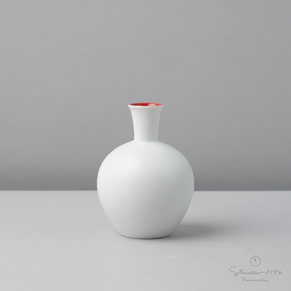 有田焼 外刷毛内赤 酒器揃(徳利と盃) 一合丸徳利(260ml) ARITA PORCELAIN LAB Studio1156