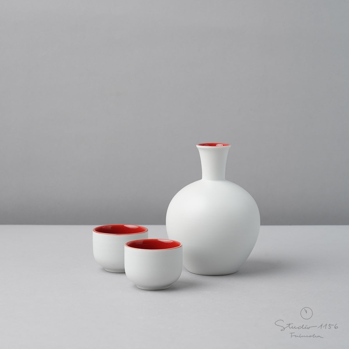 有田焼 外刷毛内赤 酒器揃(徳利と盃) ARITA PORCELAIN LAB Studio1156