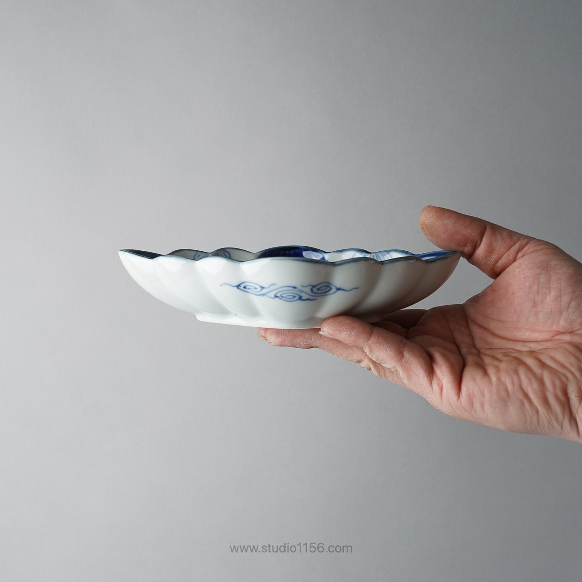 有田焼 染付 菊菱型向付 中鉢 18cm 有田焼 染付 菊菱型向付 中鉢 18cm