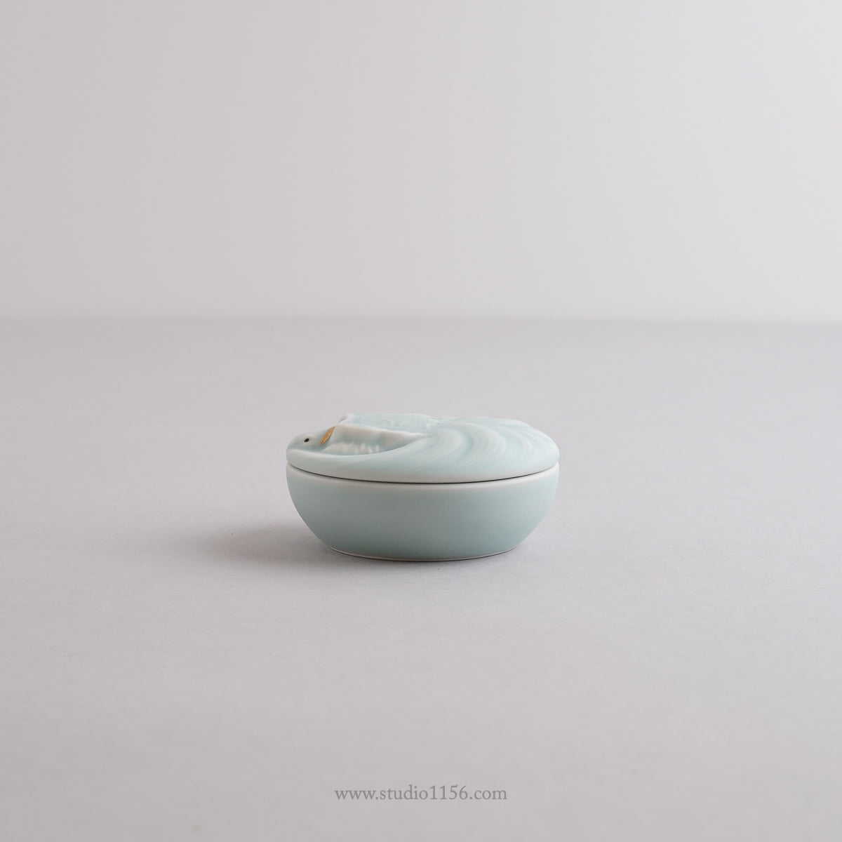 伊万里焼 モイスト 金彩 蓋物(ふたもの) 8cm [鶴/亀] 亀 Hataman Studio1156