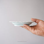 伊万里焼 モイスト 唐花彫り三穴波渕皿 16.5cm Hataman Studio1156