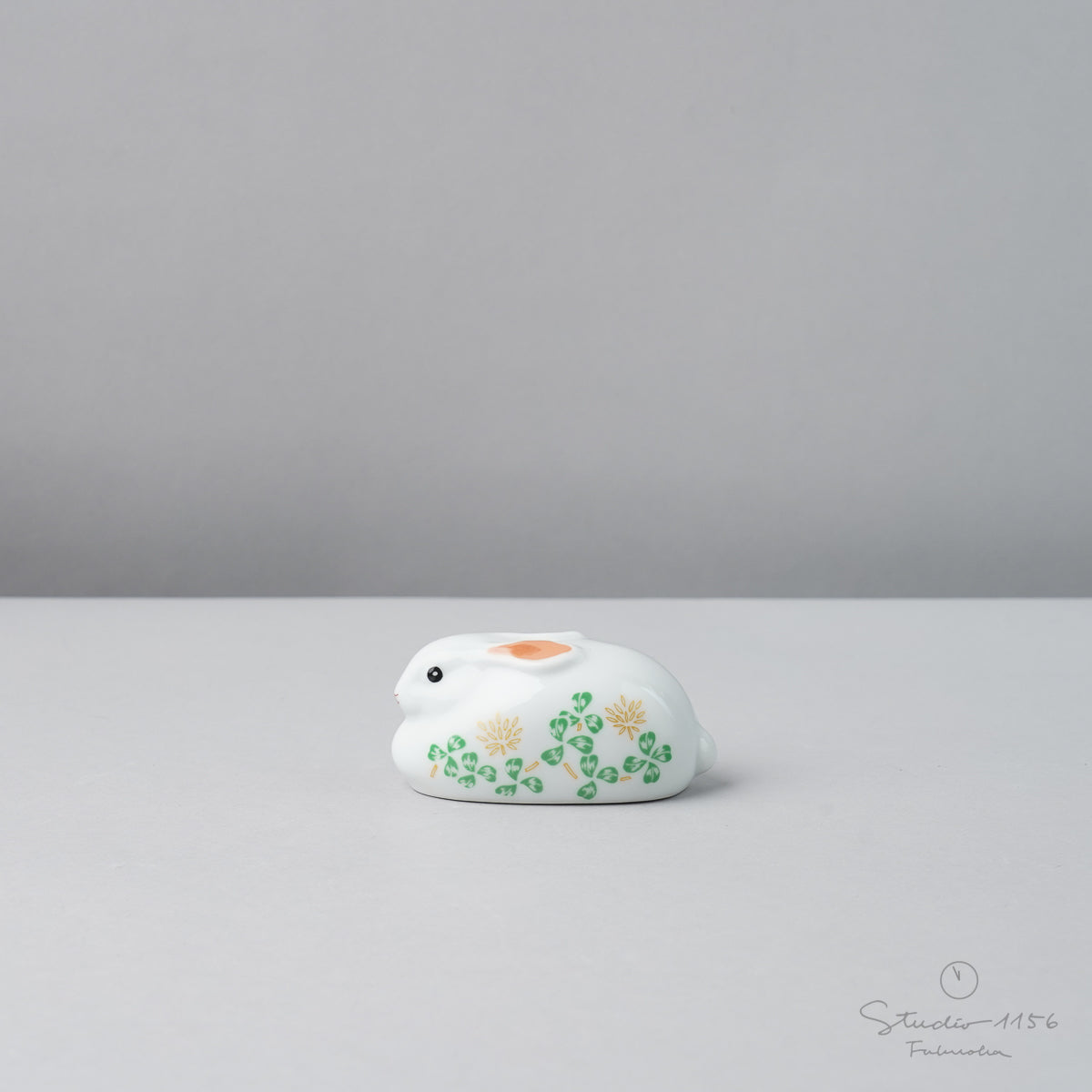 有田焼 干支置物 卯 7.5cm [オリジナル木台付] Kouraku Studio1156