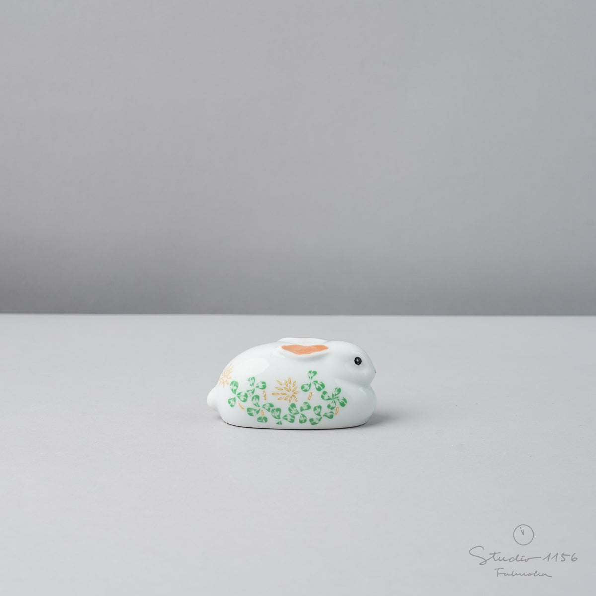 有田焼 干支置物 卯 7.5cm [オリジナル木台付] Kouraku Studio1156