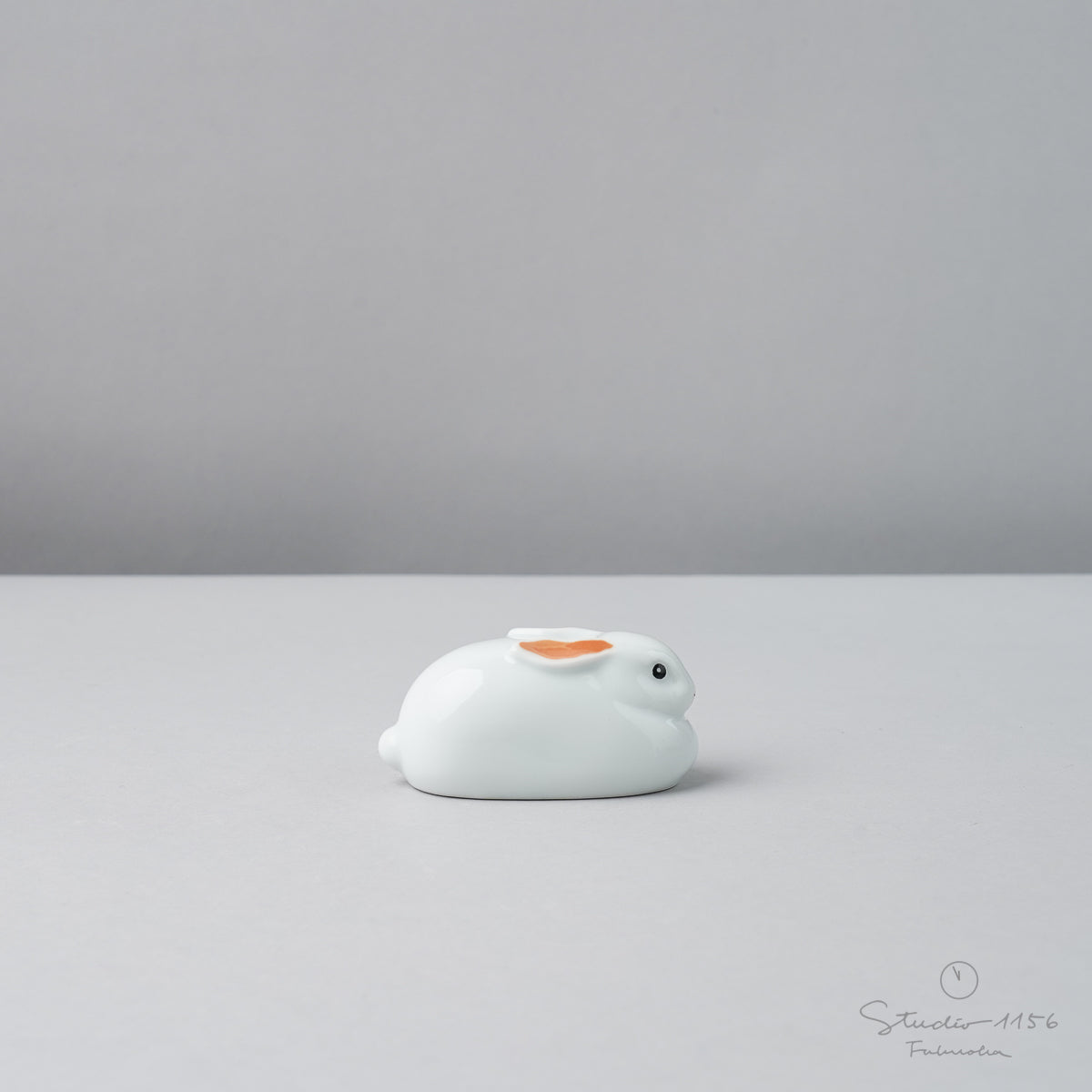 有田焼 干支置物 卯 7.5cm [オリジナル木台付] Kouraku Studio1156