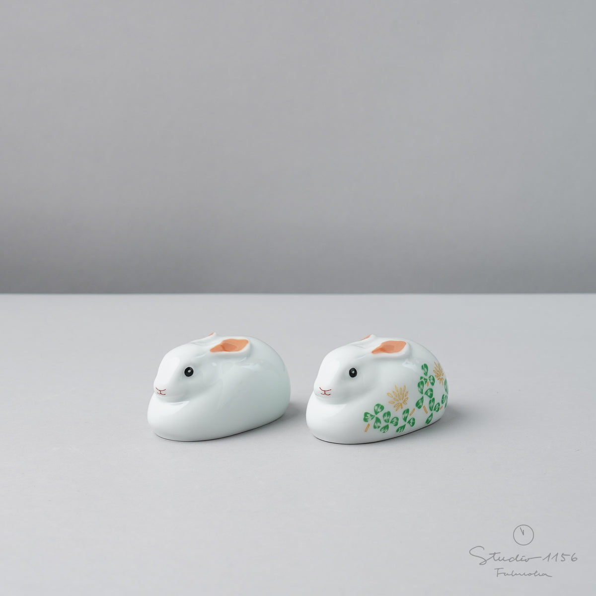 有田焼 干支置物 卯 7.5cm [オリジナル木台付] Kouraku Studio1156