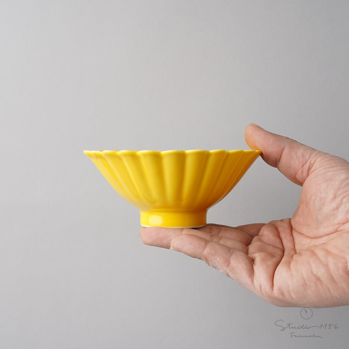波佐見焼 黄釉 菊彫中付 12.5cm