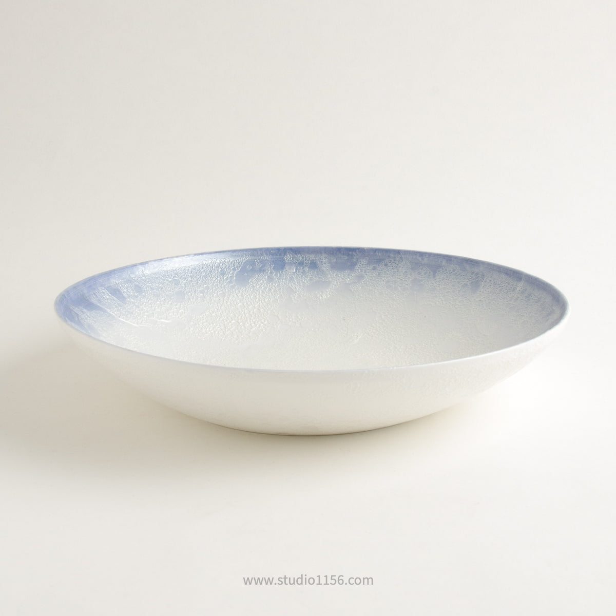 有田焼 frameボウル 25cm [強化磁器] ARITA HASAMI JAPAN 渕淡青白泡 ARITA HASAMI JAPAN Studio1156