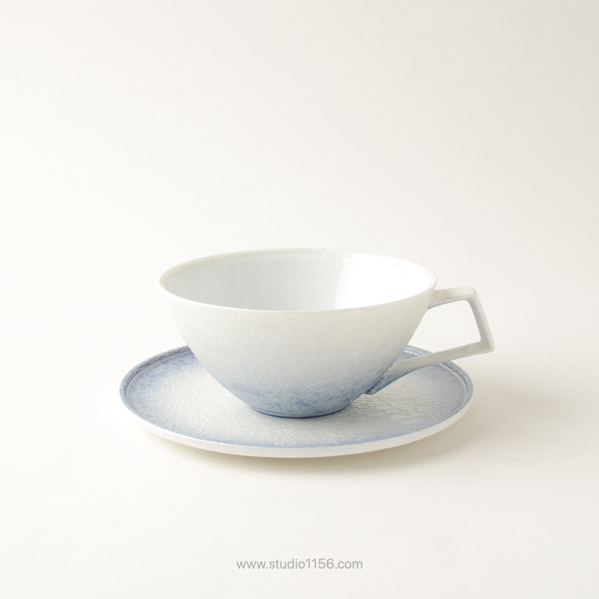 有田焼 [強化磁器] frame ティーカップ 200m AHJ 渕淡青白泡 ARITA HASAMI JAPAN Studio1156