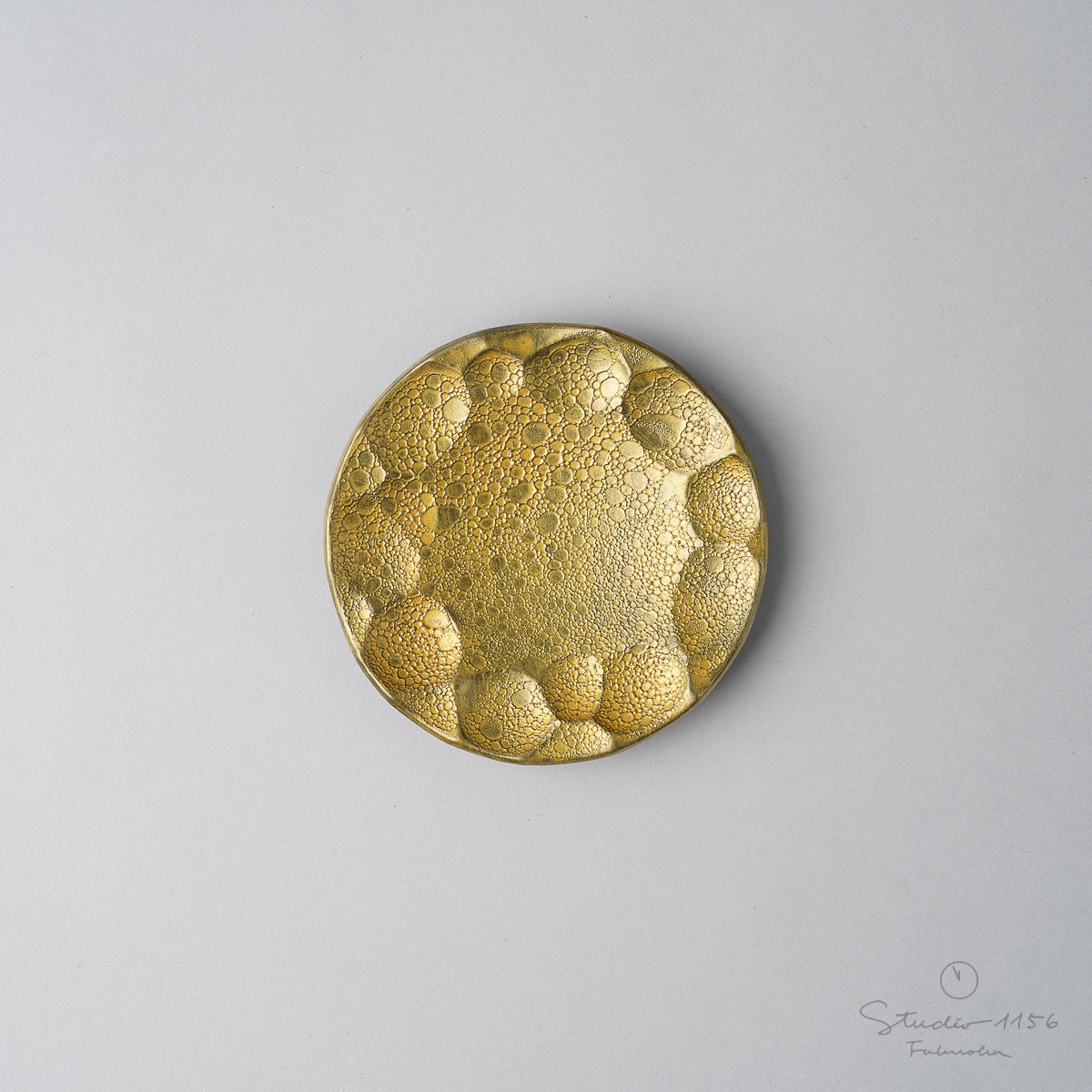 有田焼 丸彫豆小皿 9cm 黒泡雲金 Kichiemon Studio1156